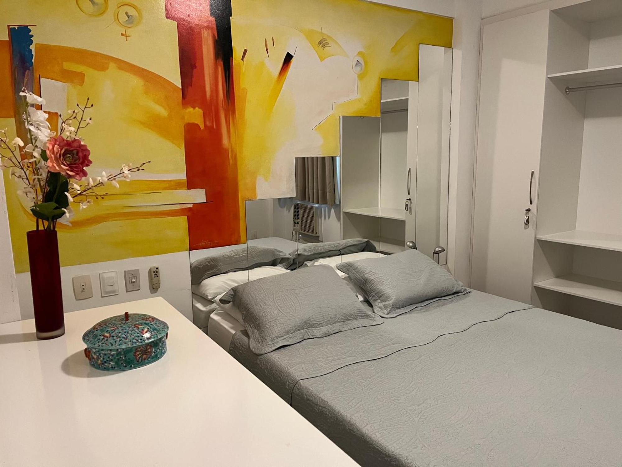 Apartamento A 300m Beira Mar-meireles! Serviço Diário E Wi-fi 650mb! *