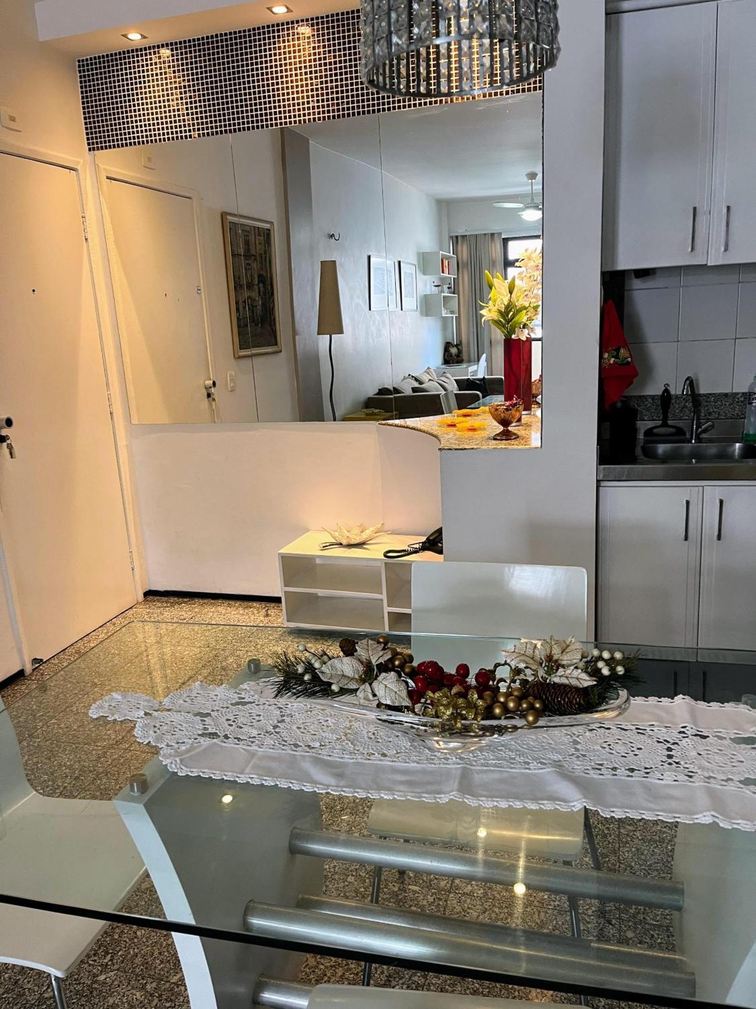 Apartment A 300m Beira Mar-meireles! Servico Diario E Wi-fi 650mb!