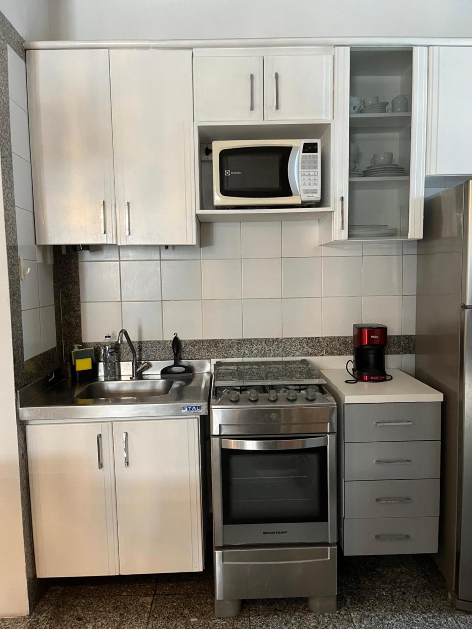 Apartamento A 300m Beira Mar-meireles! Serviço Diário E Wi-fi 650mb!